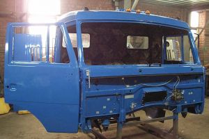 Ремонт кабины КАМАЗ: сварочные работы, шпаклевка, шлифовка, грунтовка, покраска 
